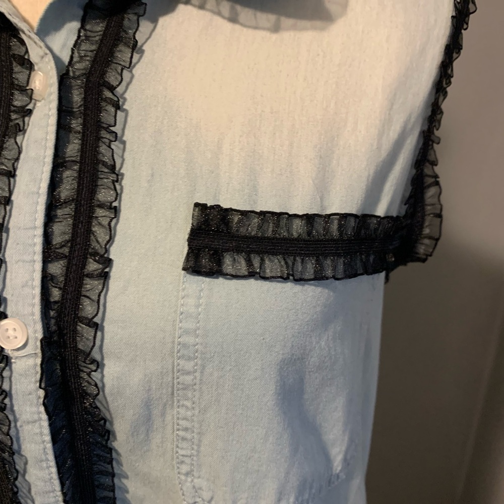 Almost Famous Women’s Sleeveless Top Button Down Lace Trim Bleached Look Large - Picture 4 of 6